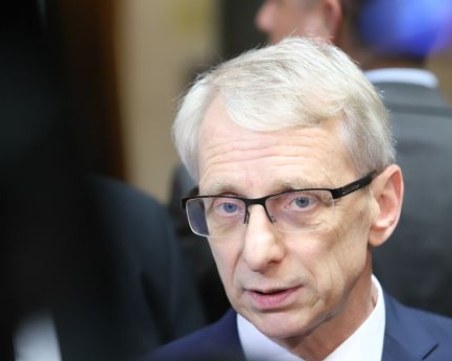 Денков отговори на Радев: Войната е там, където е