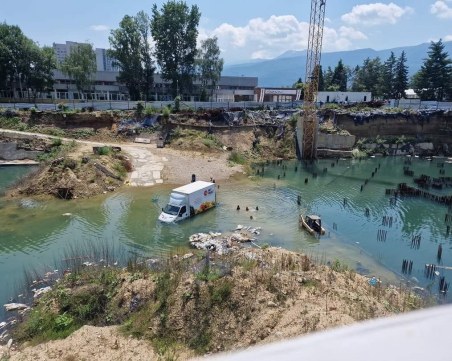 Нова атракция в София: На „плаж” в изоставен строеж в Студентски град