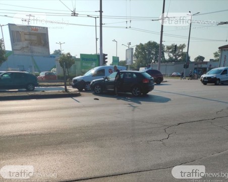 Катастрофа на оживено кръстовище в Пловдив