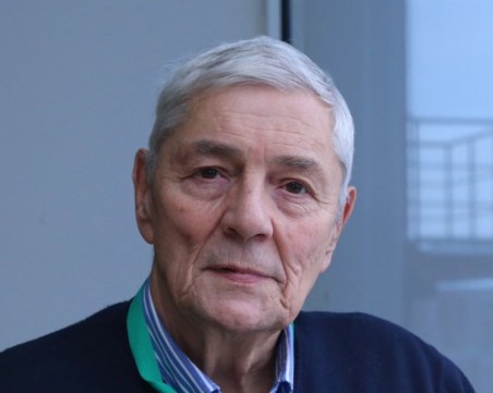 Почина журналистът Любомир Коларов