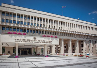 МВнР предупреждава българските граждани да избягват пътувания в Русия във