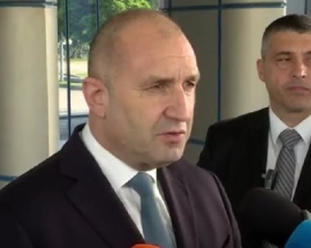 Радев се съмнява в пуча срещу Путин