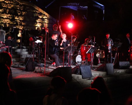 Хиляди пловдивчани пяха с Хилда Казасян парчета от култови филми