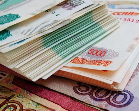 Руската валута потъна, 115 рубли се търгуват за 1 евро