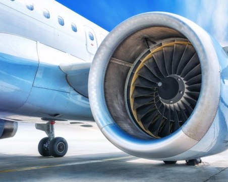 Служител на летище в Тексас бе всмукан от двигател на самолет и загина