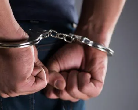 Арестуваха мъж, откраднал чанта с 10 000 долара на морето