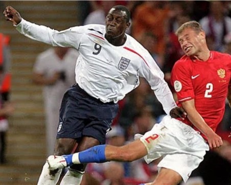 Още футболни легенди се присъединиха към 