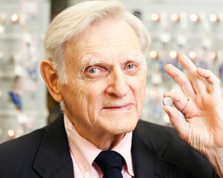 Почина най-възрастният носител на Нобелова награда