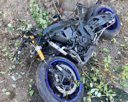 Тийнейджър падна с мотор в канал край пловдивско село, приеха го в болница