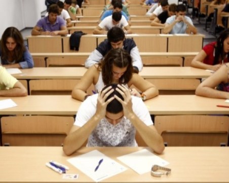 Ученици с петиция, искат критериите за оценяване на матурите да бъдат променени