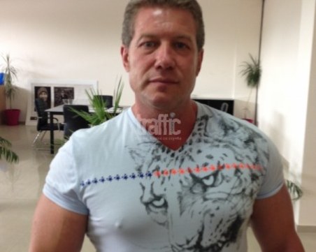 Упадък! Личкана счупил и стъкло на автобус от градския транспорт