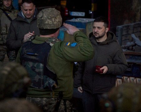 Зеленски посети източната Донецка област, близо до фронтовата линия