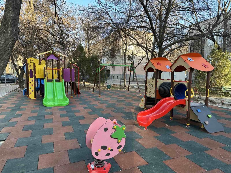 Поредна детска площадка бе открита в Северен. Тя е 23-та