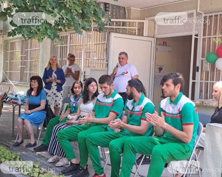 Герои! Посрещнаха като шампиони сребърните медалисти от Special Olympics в Пловдив