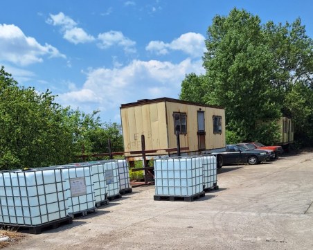 Иззеха близо 9000 литра нелегален алкохол от цех в Пловдив