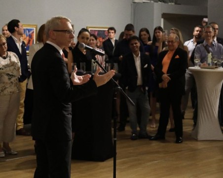 Премиерът към инвеститори: Направете България страна на чудесата