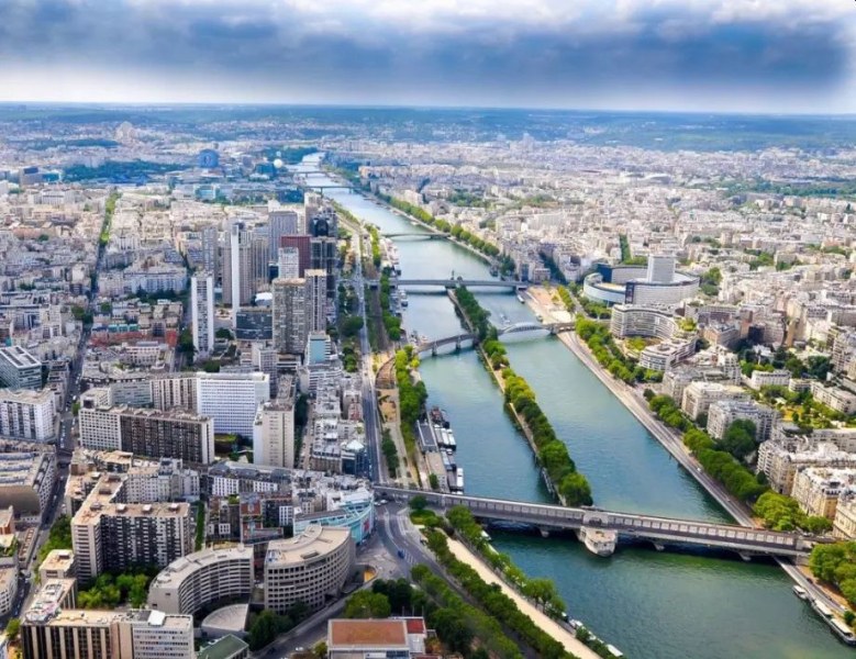 Париж: Сена ще стане безопасно място за плуване до 2025 г.