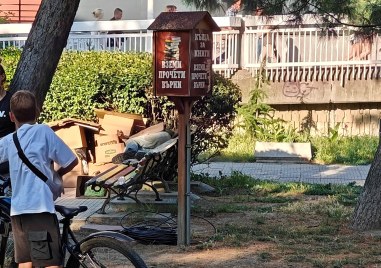 Безпризорен мъж в Пловдив вече няколко седмици живее на пейка
