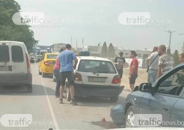 Верижна катастрофа затрудни движението на ул Напредък в Пловдив ПТП то