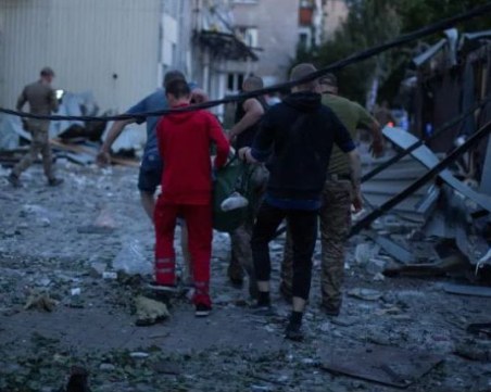 Три деца са сред загиналите след руската атака срещу ресторант в Краматорск