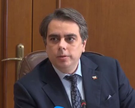 Василев представи Бюджета: Осигурено е увеличението на пенсиите от 1 юли