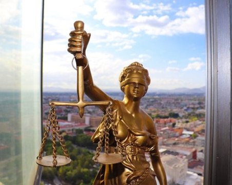 Задържаха съдия в Търговище, докато получава подкуп