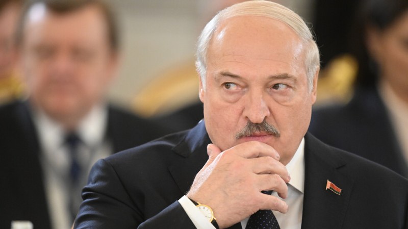 Беларуският президент Александър Лукашенко заяви, че е убедил руския президент