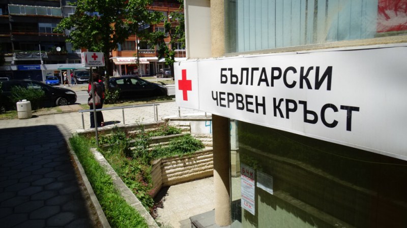 Измамници се представят за доброволци на БЧК, събират пари за фалшиви каузи