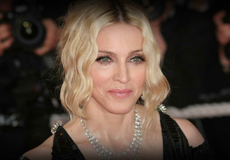 Мадона е в болница, намерена е в безпомощно състояние