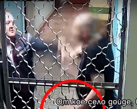 Мъж насочи пистолет към главата на съсед