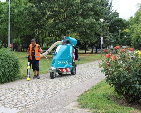 Новата техника на „Градини и паркове” вече почиства пловдивските паркове