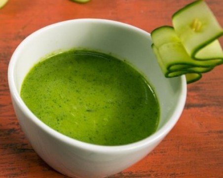 За топлите дни: Пикантно гаспачо от краставици