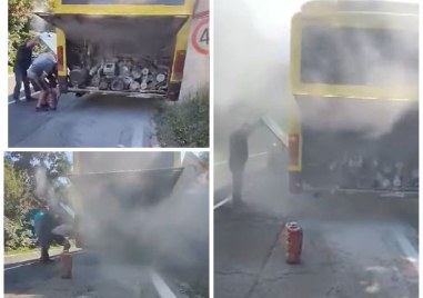 Пловдивчани предотвратиха верижна катастрофа след като автобус пламна на пътя