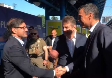 Премиерът на Испания Педро Санчес пристигна в Киев Визитата му