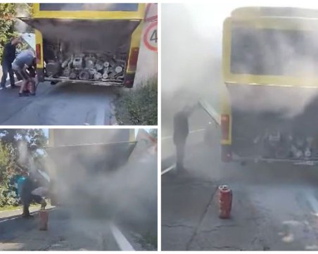 Пловдивчани предотвратиха верижна катастрофа край морето, изгасиха горящ автобус