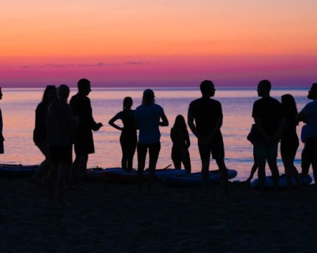 Джулай морнинг! Хиляди посрещнаха изгрева на брега на морето