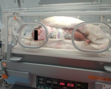 Спасиха бебе от Първомай, линейка от 