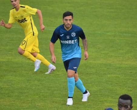 Локо пробва бразилец в контролата срещу Хебър