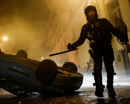 Протестите във Франция: Опитаха да убият кмет и семейството му