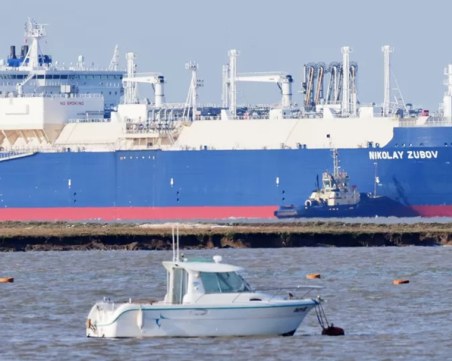 Shell все още търгува с руски газ, въпреки обещанието да спре