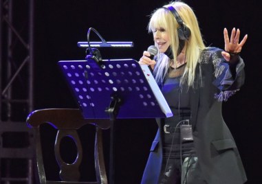 Голямата българска певица Лили Иванова създаде Фондация Лили Иванова чиято