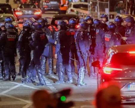 Франция и тази вечер разполага 45 000 полицейски служители за справяне с безредиците