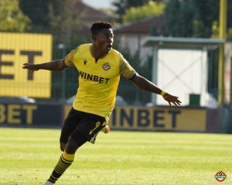 Още клубове поискаха Уме Емануел от Ботев