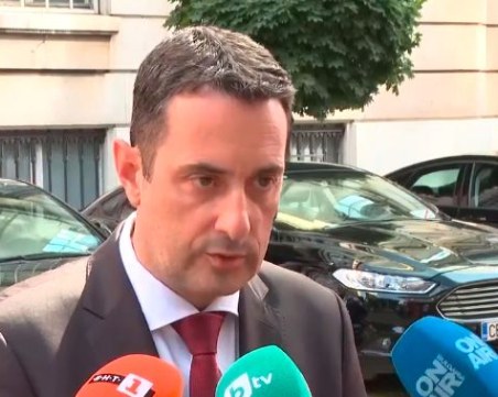 Отстраниха шефа на ГВА от поста му след опасния полет на хеликоптер над 