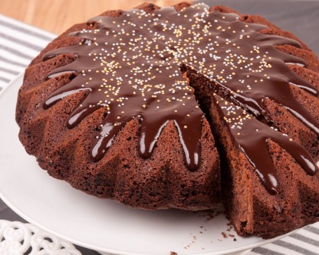 Сладкиш с шоколад и шоколадова глазура