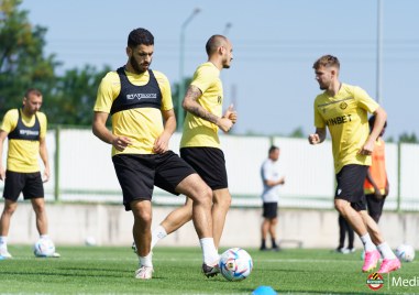 Отборът на Ботев Пловдив поднови тренировки в последната седмица от