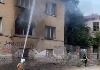 Къщите на улица Даме Груев които вчера пламнаха и са