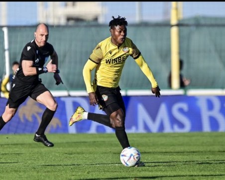 Ботев се договори със Стандарт, продава Уме Емануел