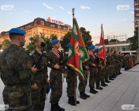 Гарнизон Пловдив с празник днес! Тържествен марш в центъра на града
