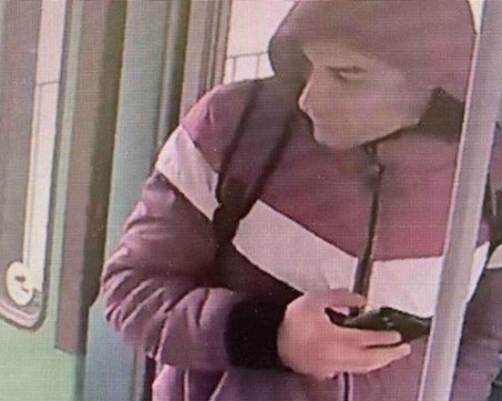 Издирват мъж, нападнал жена на трамвай спирка в София